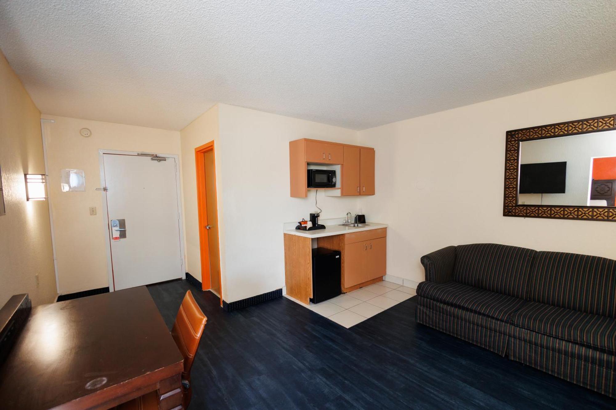 Garnet Inn & Suites, Orlando Room photo